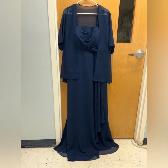 Elegant Navy Blue Gown - Picture 3 of 4